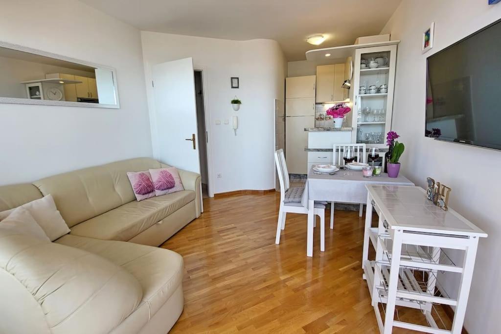 Apartment Summer Vibes Split Exterior photo